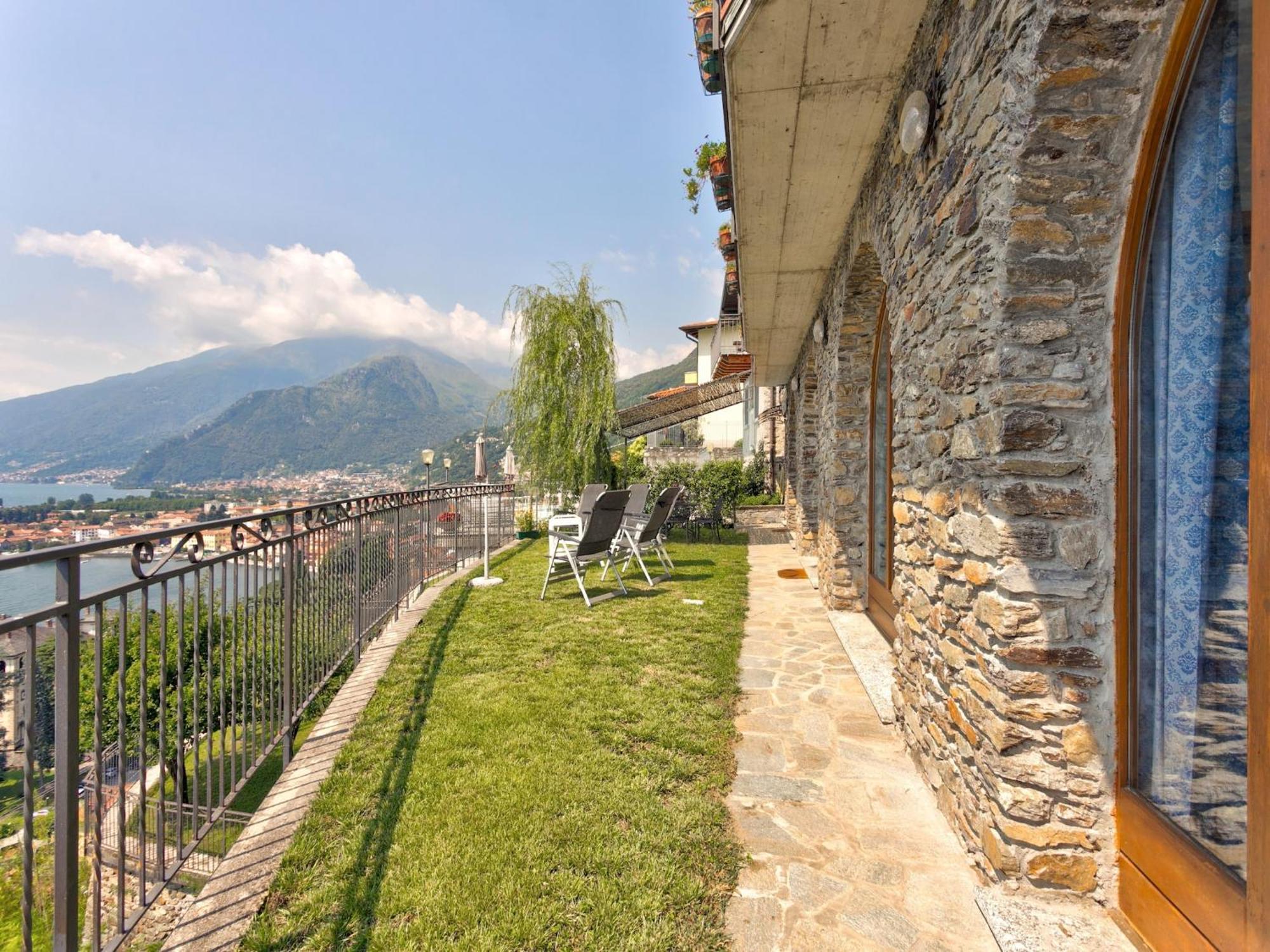 Wonderful Flat With Swimming Pool Lift And Garden Leilighet Gravedona Eksteriør bilde