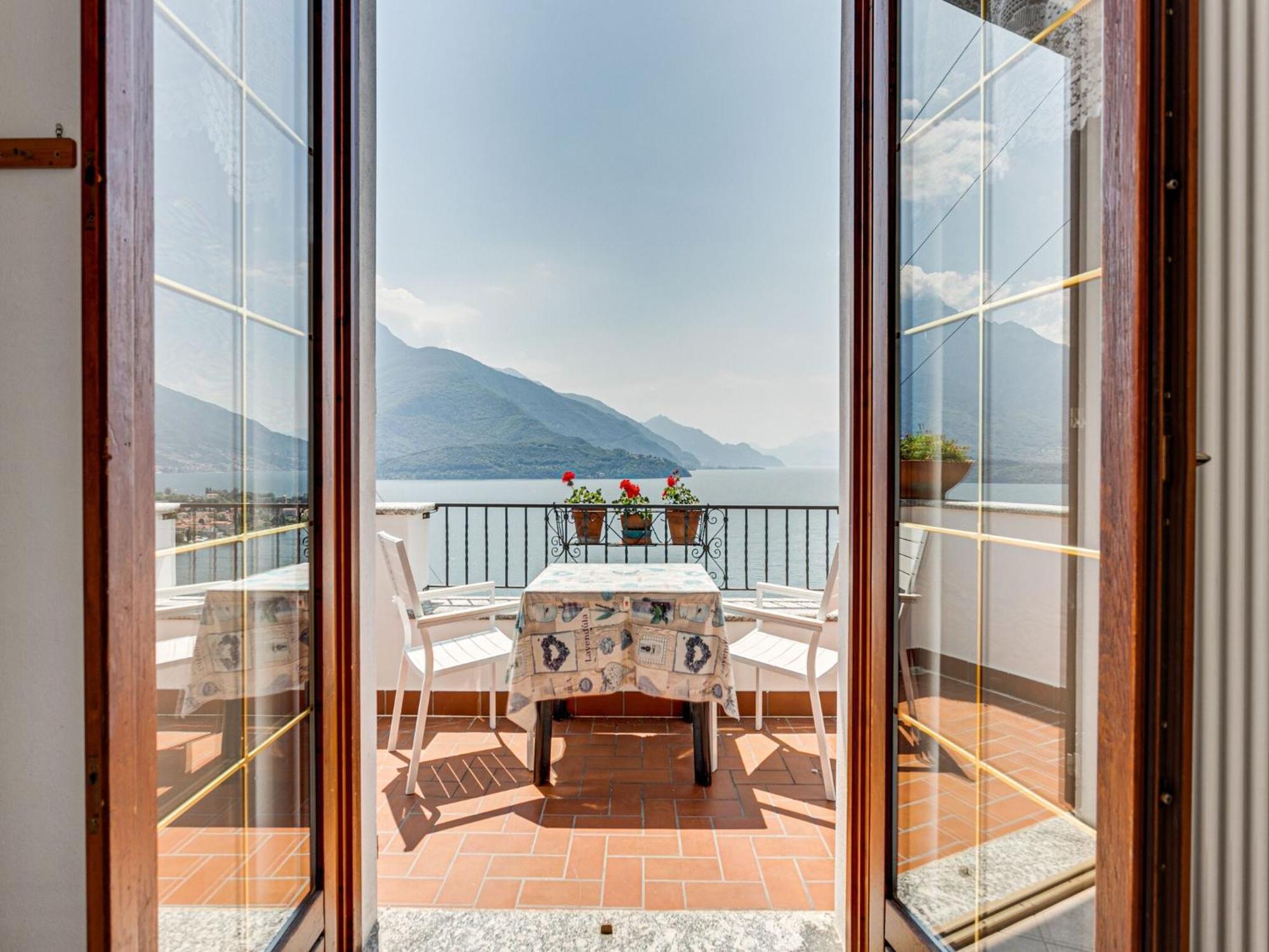Wonderful Flat With Swimming Pool Lift And Garden Leilighet Gravedona Eksteriør bilde